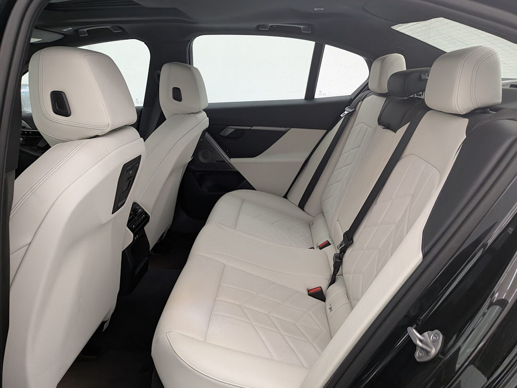 Thumbnail: 2024 BMW 5 Series - 27