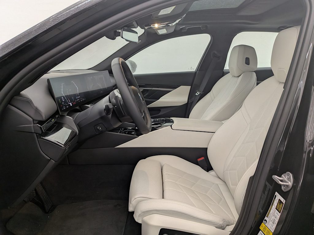 Thumbnail: 2024 BMW 5 Series - 11