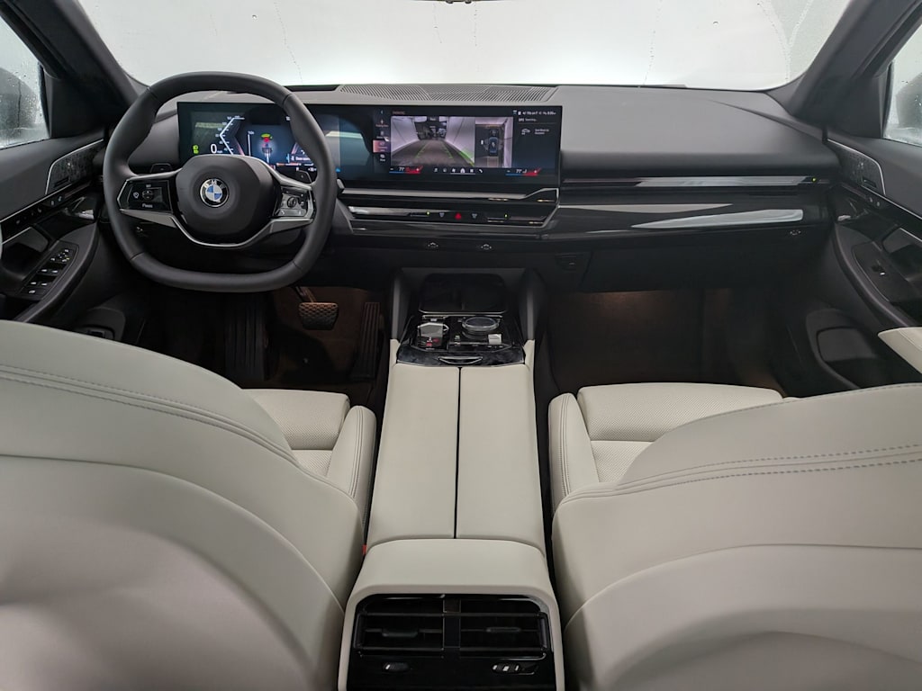 Thumbnail: 2024 BMW 5 Series - 10