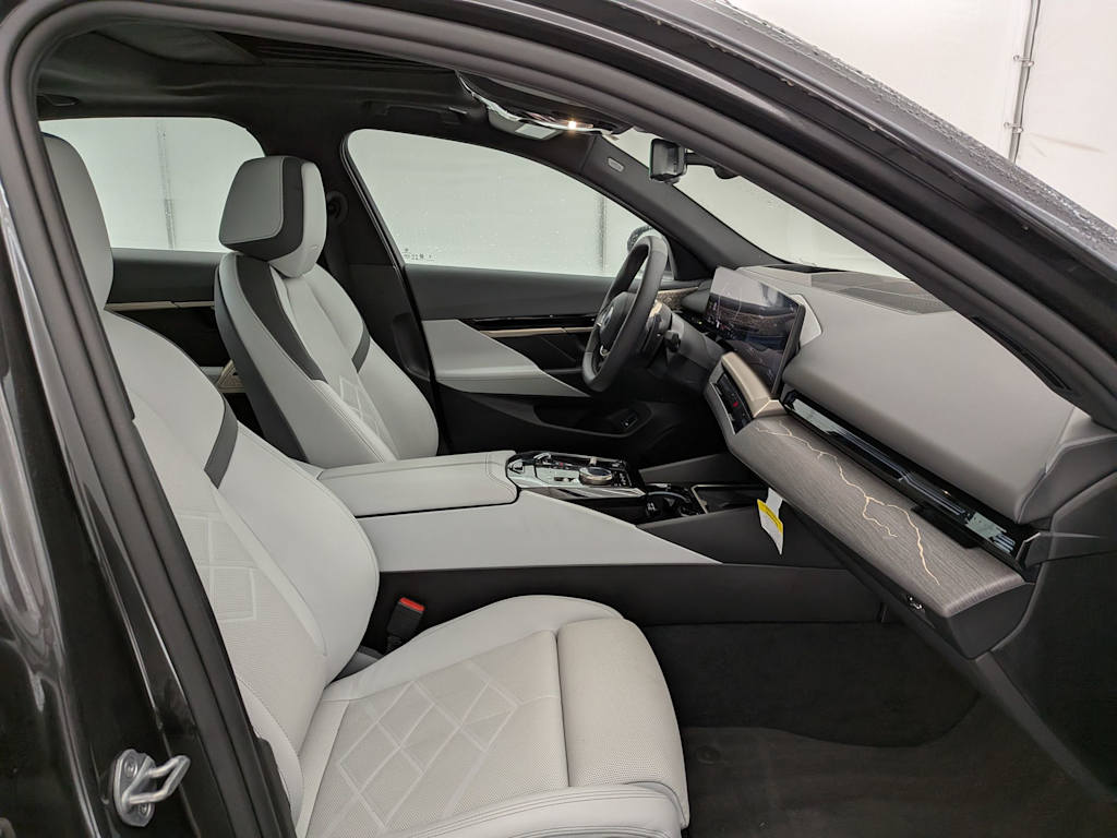 Thumbnail: 2024 BMW 5 Series - 12