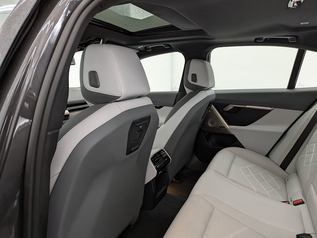 Thumbnail: 2024 BMW 5 Series - 13