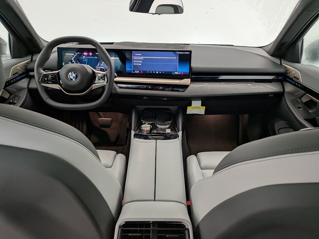 Thumbnail: 2024 BMW 5 Series - 10