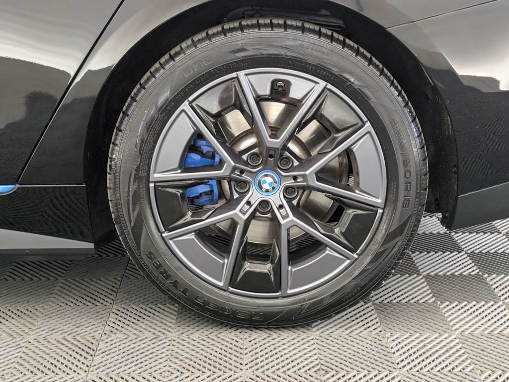 Thumbnail: 2022 BMW i4 - 7