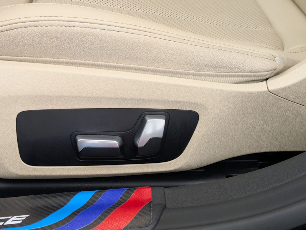 Thumbnail: 2022 BMW i4 - 26