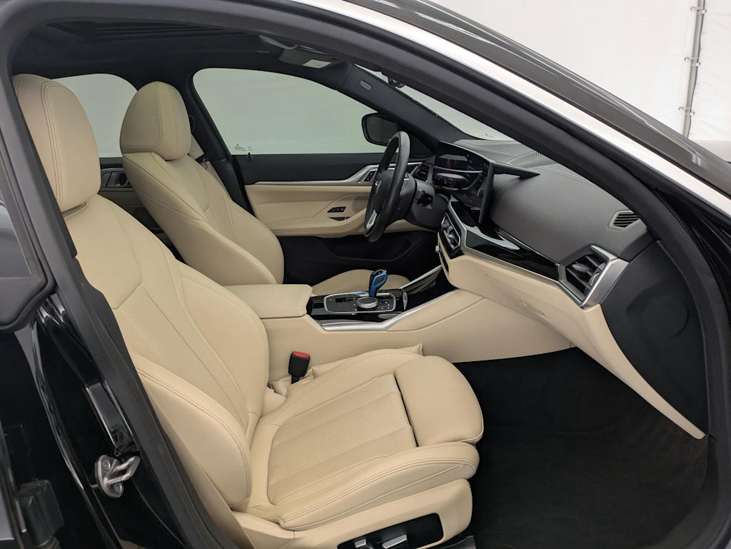 Thumbnail: 2022 BMW i4 - 11