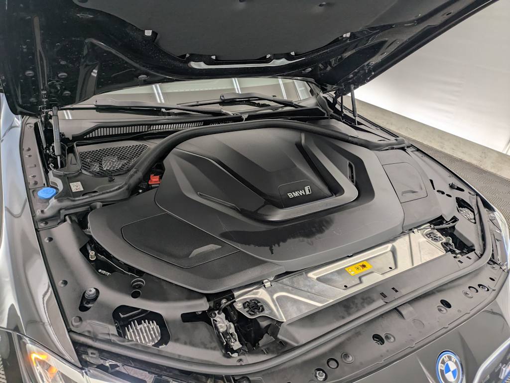 Thumbnail: 2022 BMW i4 - 8
