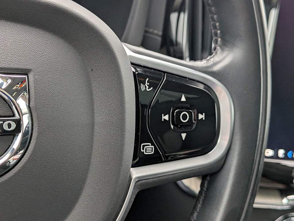 Thumbnail: 2022 Volvo XC60 - 32