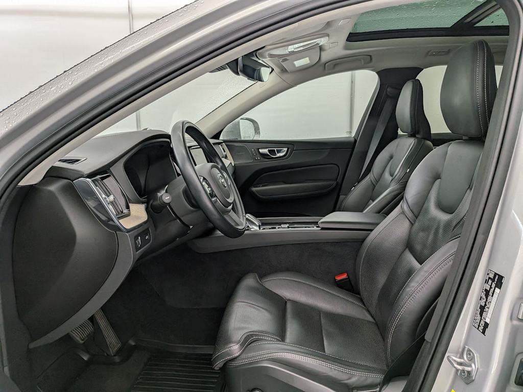 Thumbnail: 2022 Volvo XC60 - 11