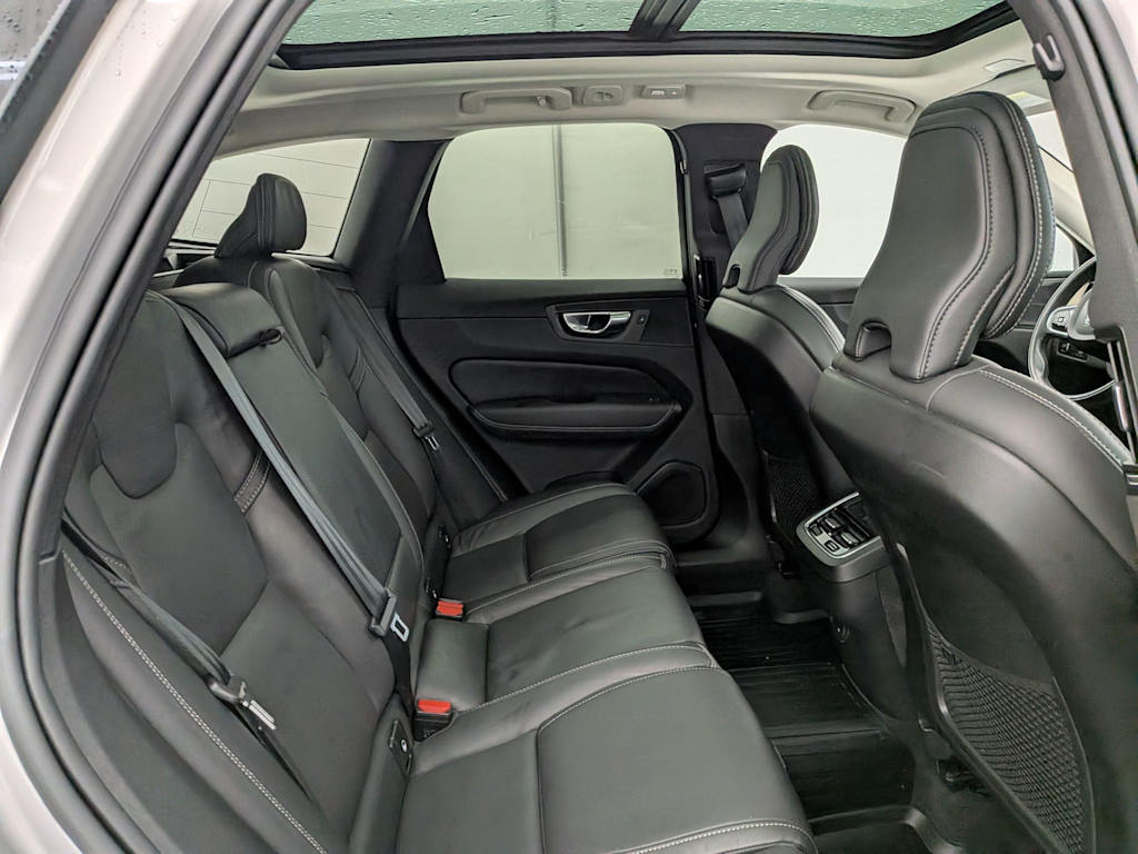 Thumbnail: 2022 Volvo XC60 - 30