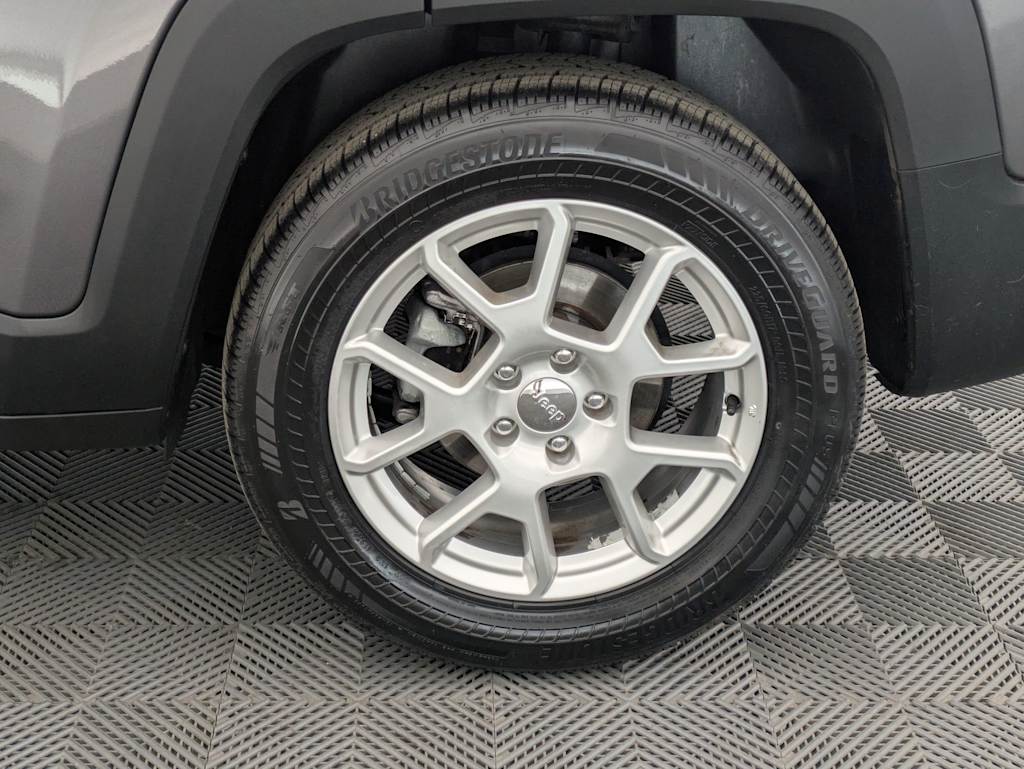 Thumbnail: 2019 Jeep Renegade - 8