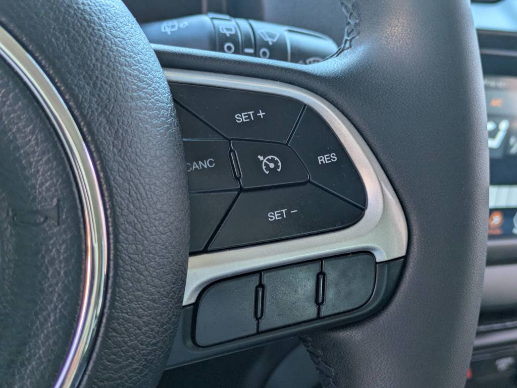 Thumbnail: 2019 Jeep Renegade - 31
