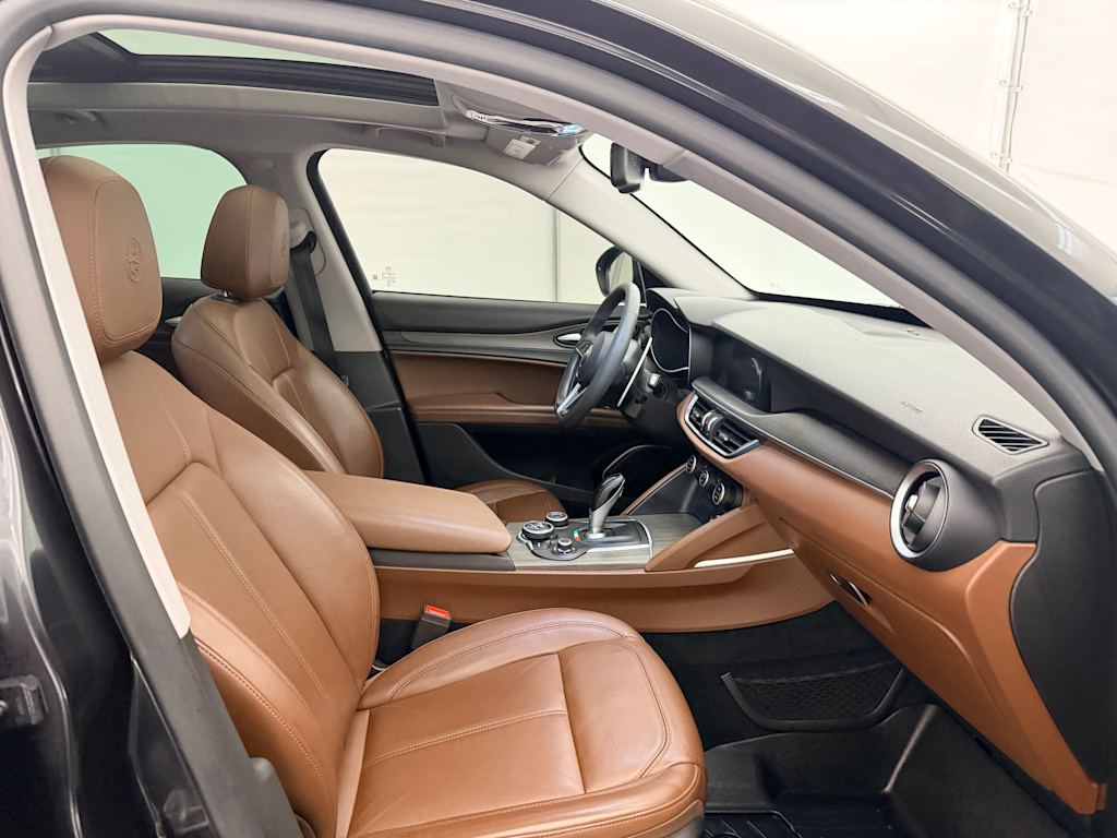 Thumbnail: 2018 Alfa Romeo Stelvio - 12