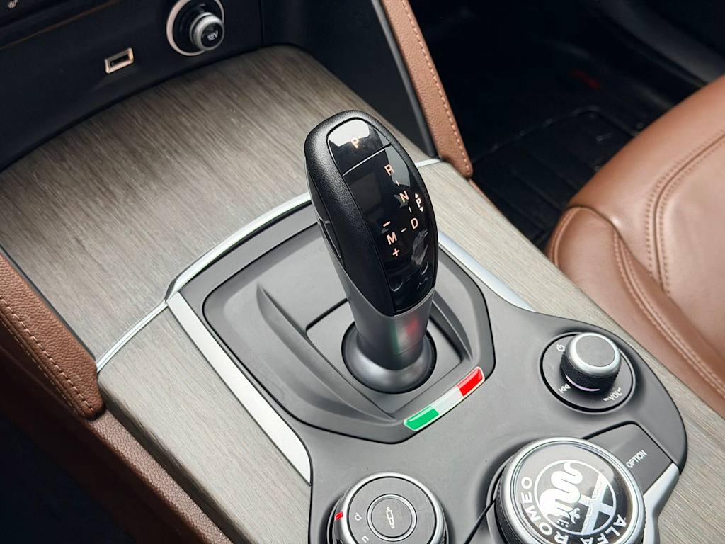 Thumbnail: 2018 Alfa Romeo Stelvio - 36