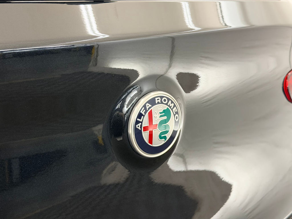 Thumbnail: 2018 Alfa Romeo Stelvio - 7