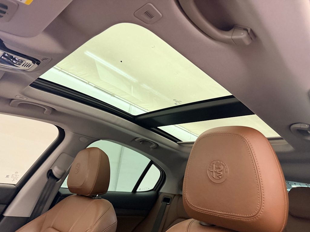 Thumbnail: 2018 Alfa Romeo Stelvio - 28