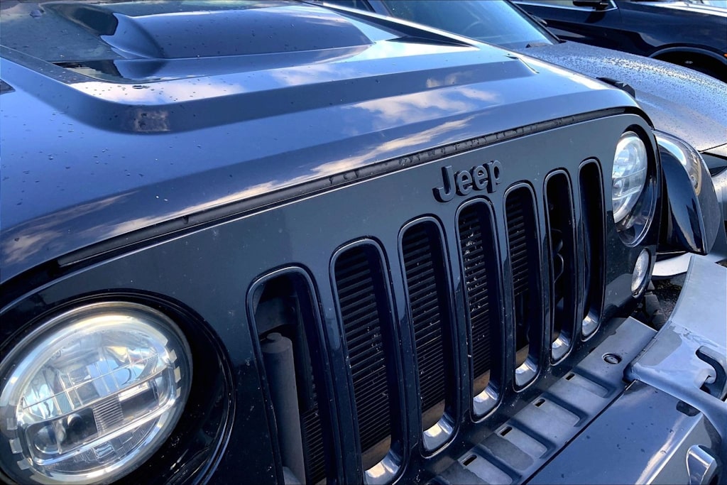 Thumbnail: 2015 Jeep Wrangler - 17