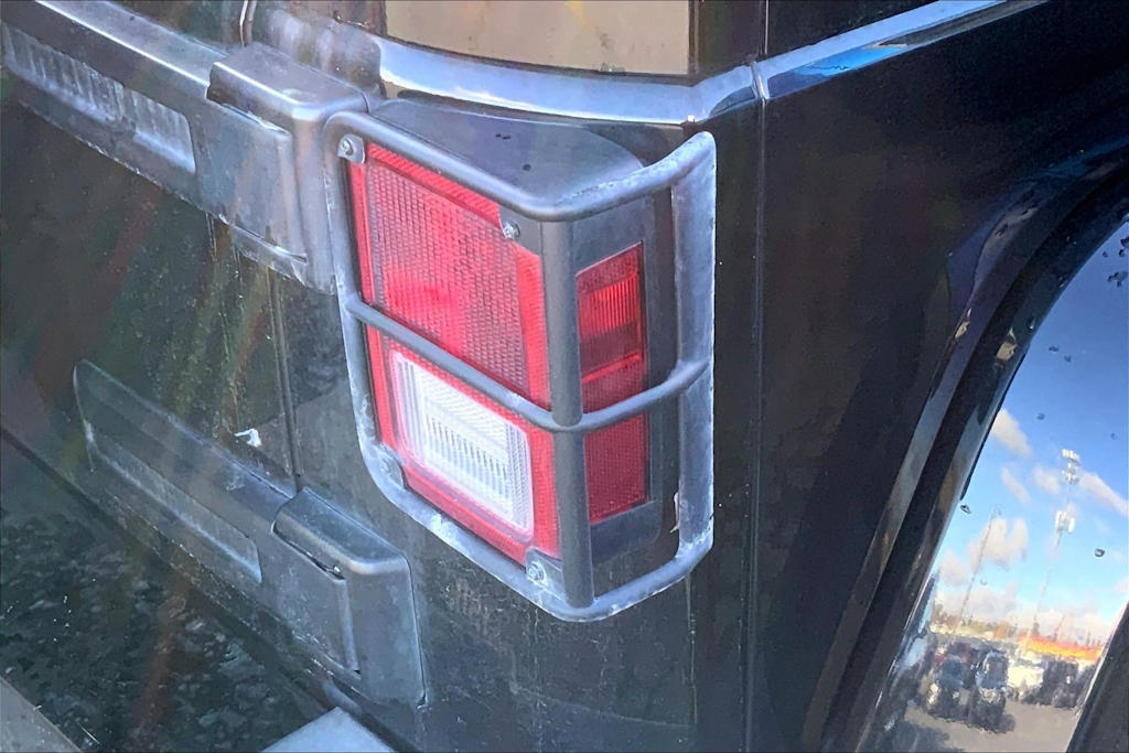 Thumbnail: 2015 Jeep Wrangler - 16