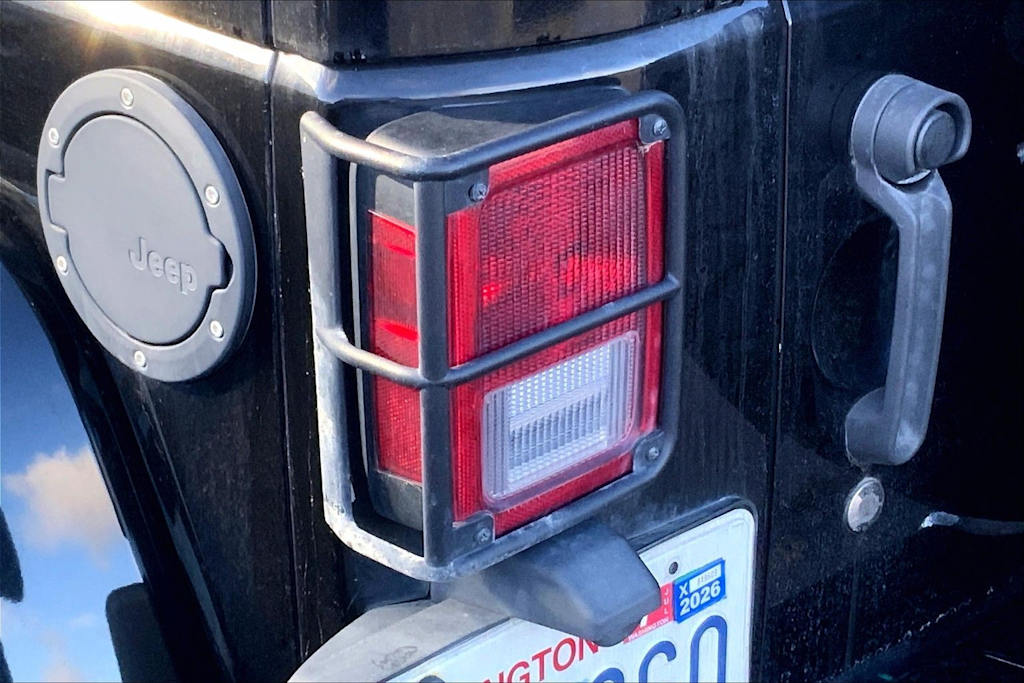 Thumbnail: 2015 Jeep Wrangler - 8