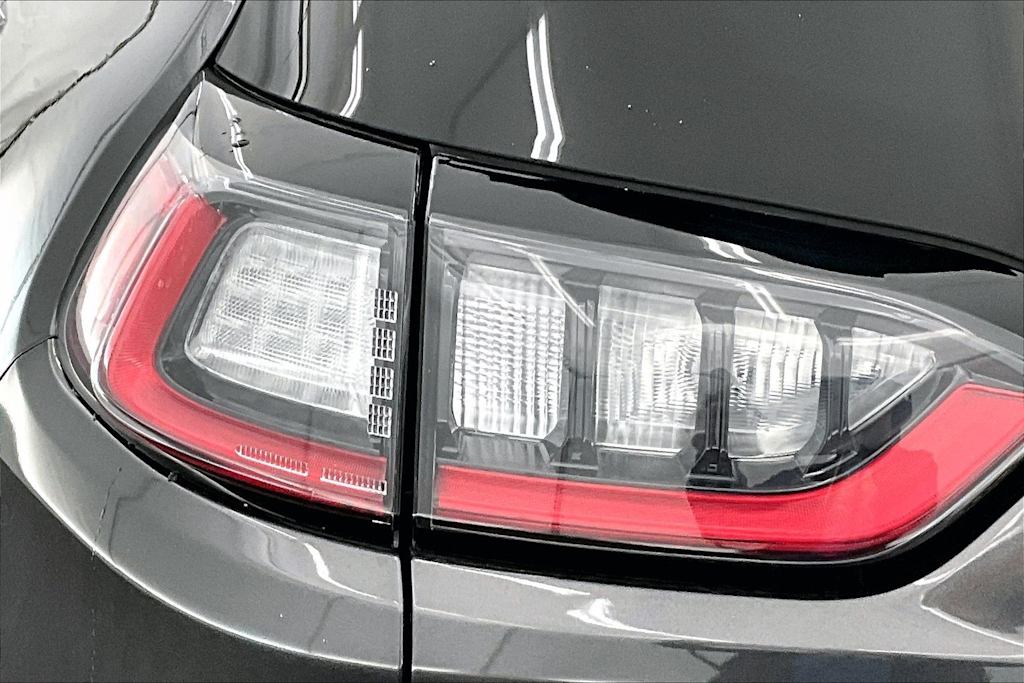 Thumbnail: 2021 Jeep Cherokee - 32
