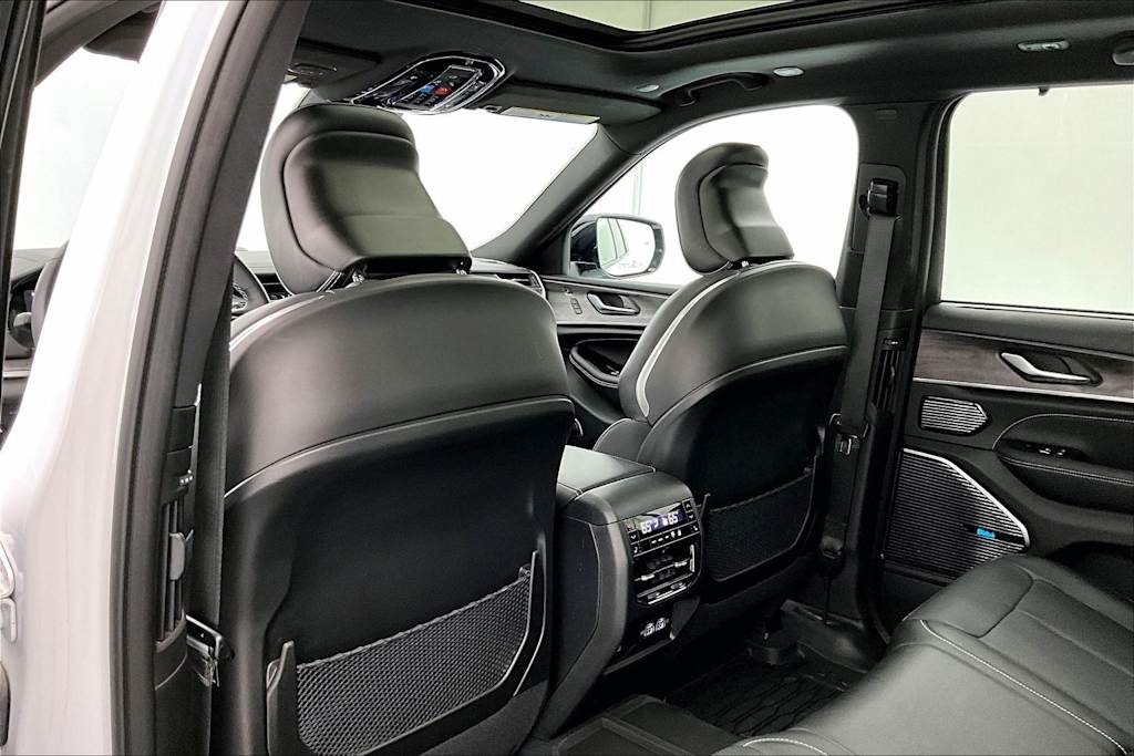 Thumbnail: 2023 Jeep Grand Cherokee - 13