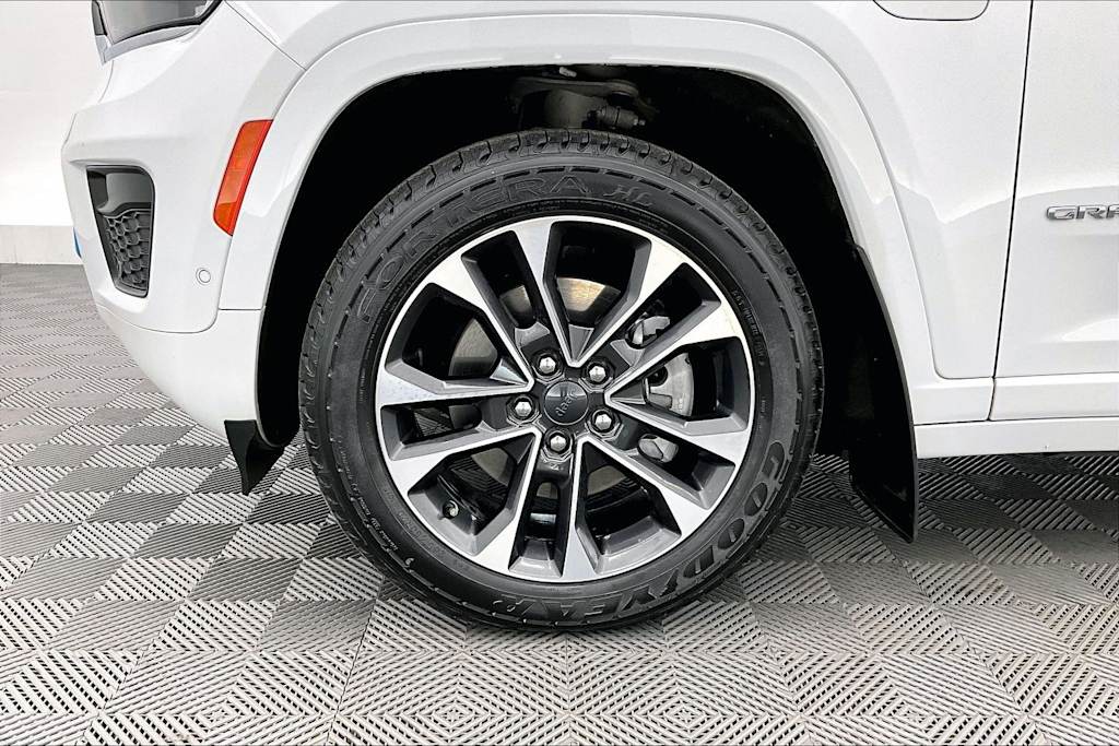 Thumbnail: 2023 Jeep Grand Cherokee - 8