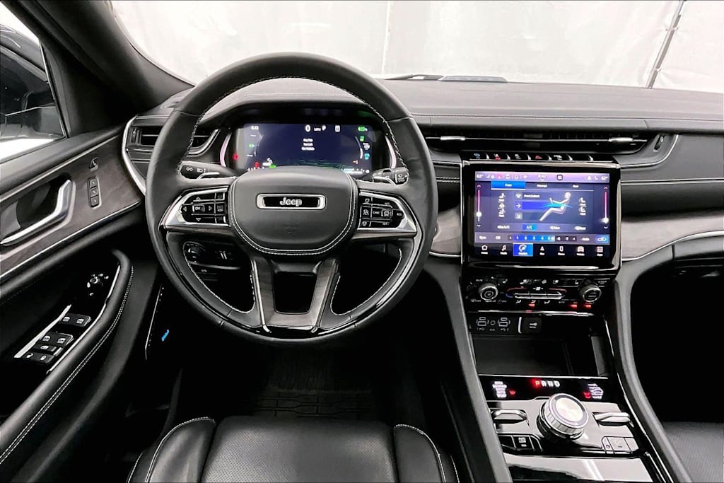 Thumbnail: 2023 Jeep Grand Cherokee - 14