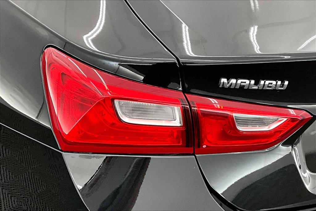 Thumbnail: 2023 Chevrolet Malibu - 32