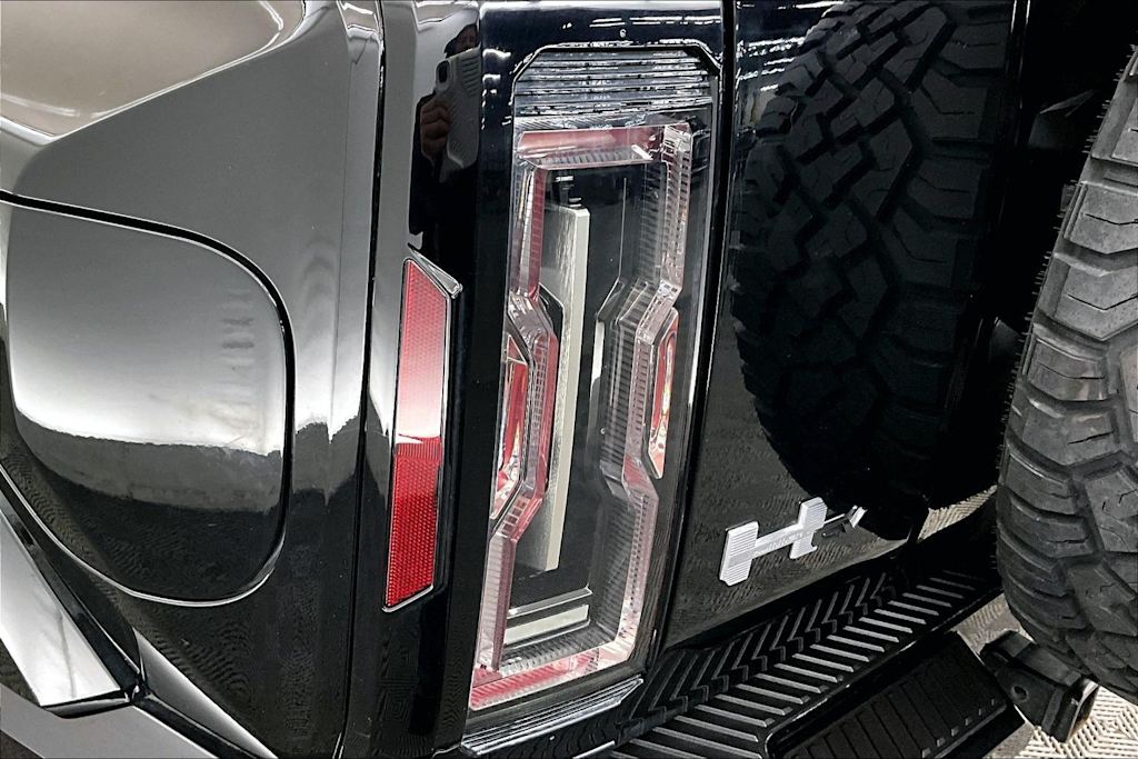 Thumbnail: 2025 GMC Hummer EV - 32