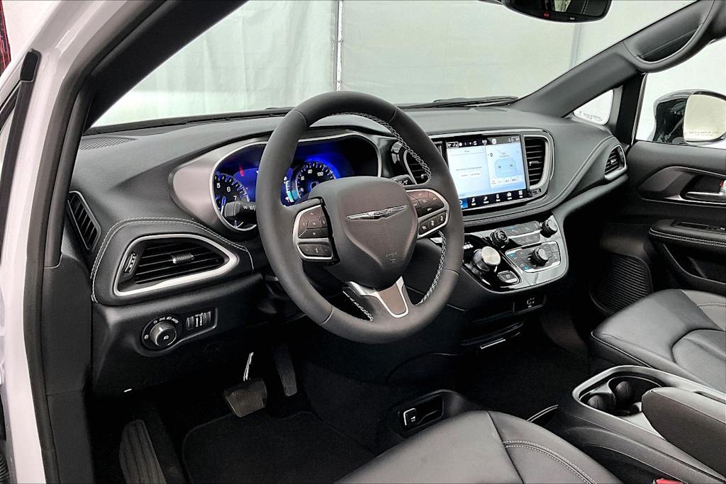 Thumbnail: 2026 Chrysler Pacifica - 2