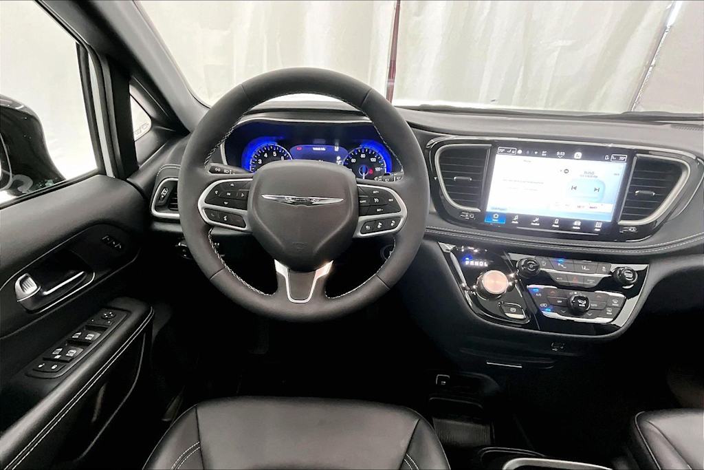 Thumbnail: 2026 Chrysler Pacifica - 14