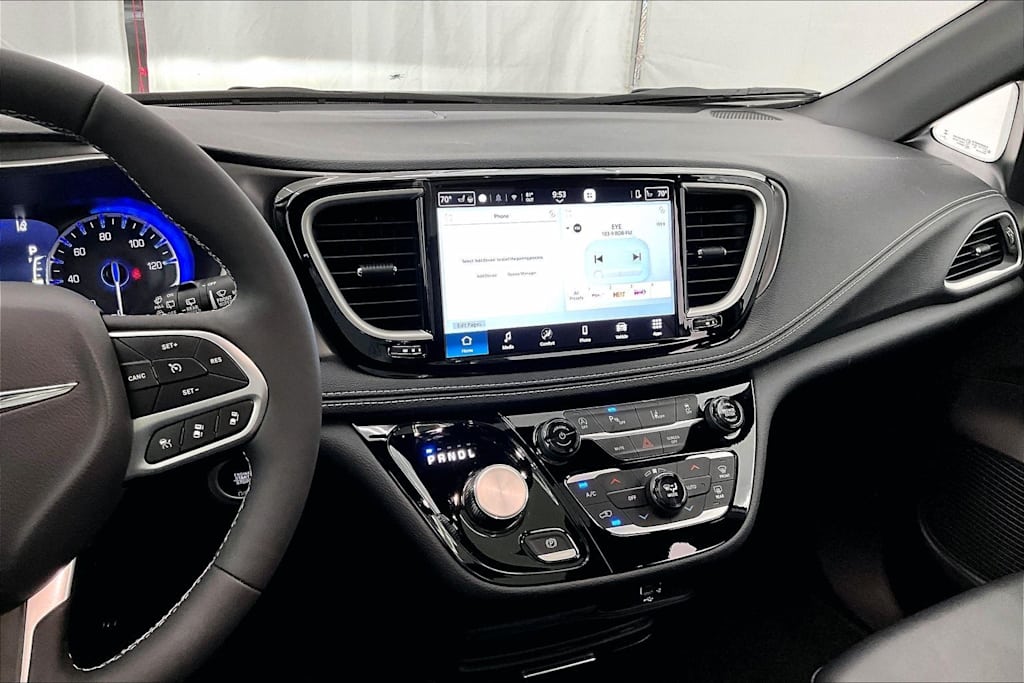Thumbnail: 2026 Chrysler Pacifica - 15