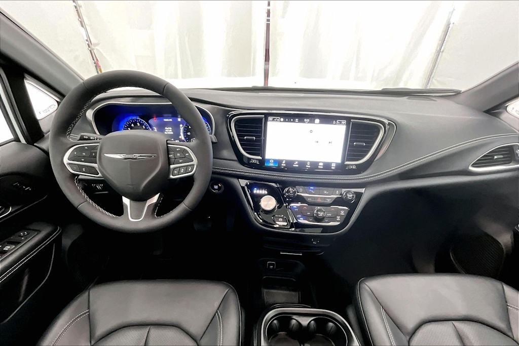 Thumbnail: 2026 Chrysler Pacifica - 10