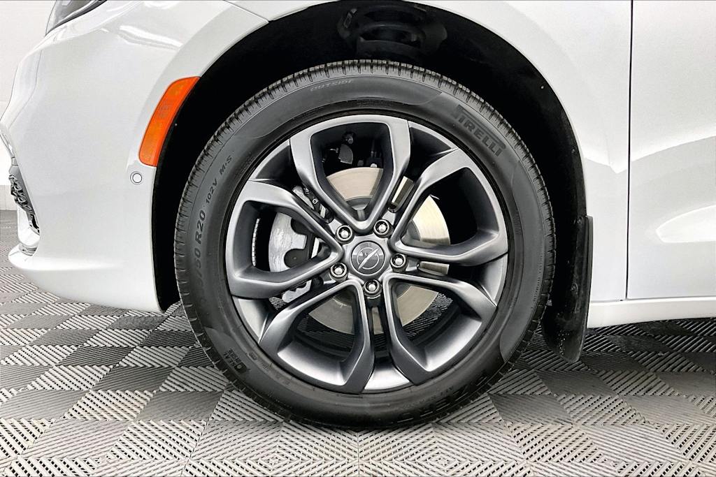 Thumbnail: 2026 Chrysler Pacifica - 8