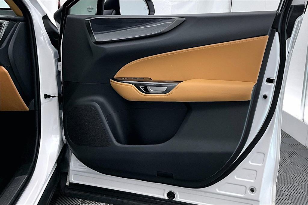 Thumbnail: 2024 Lexus ES - 28