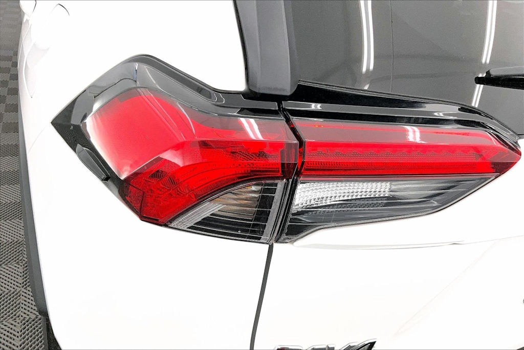 Thumbnail: 2025 Toyota RAV4 - 32