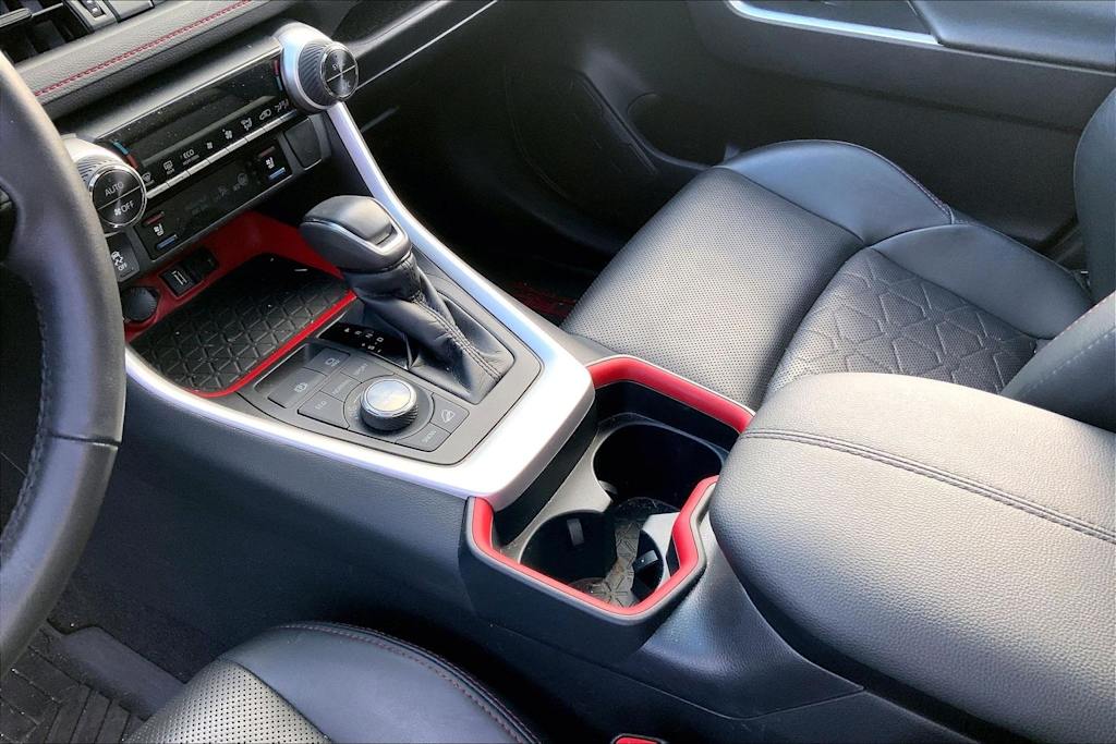 Thumbnail: 2021 Toyota RAV4 - 17