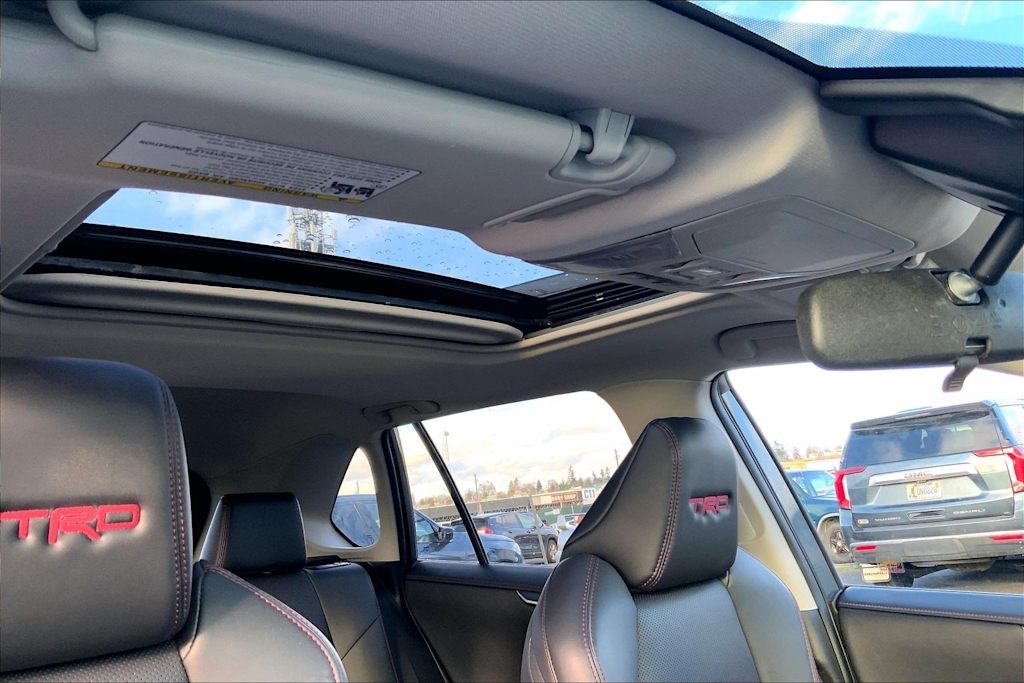 Thumbnail: 2021 Toyota RAV4 - 21