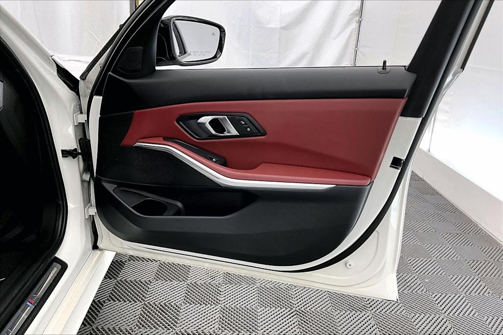 Thumbnail: 2024 BMW 3 Series - 28