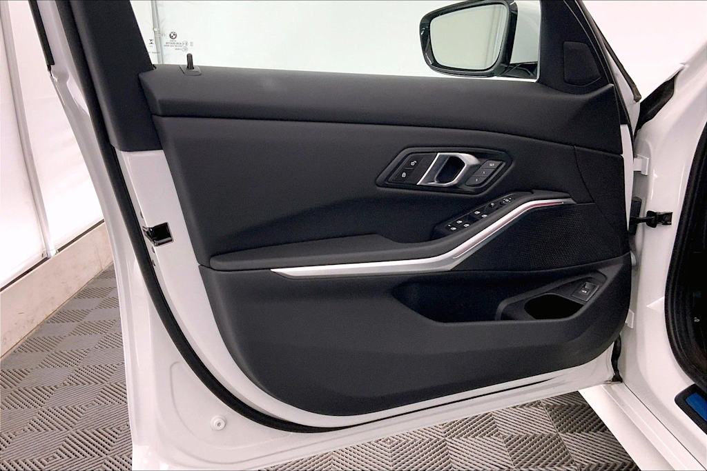 Thumbnail: 2024 BMW 3 Series - 27