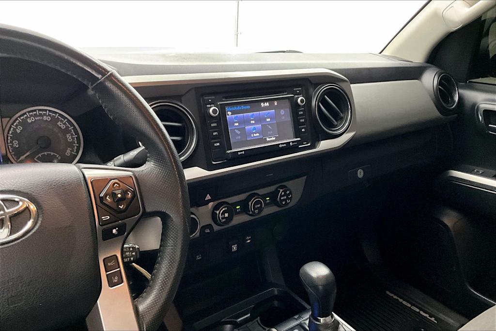 Thumbnail: 2019 Toyota Tacoma - 15