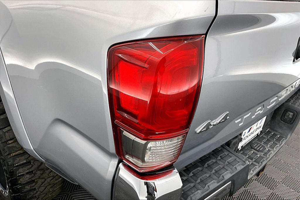 Thumbnail: 2019 Toyota Tacoma - 32