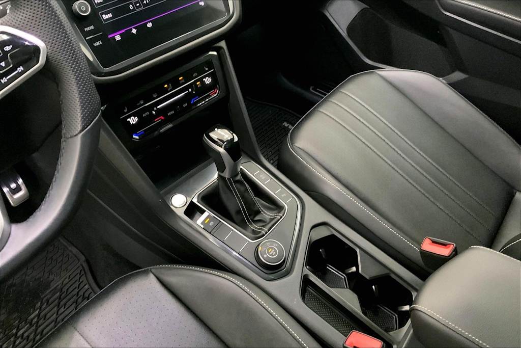 Thumbnail: 2024 Volkswagen Tiguan - 16