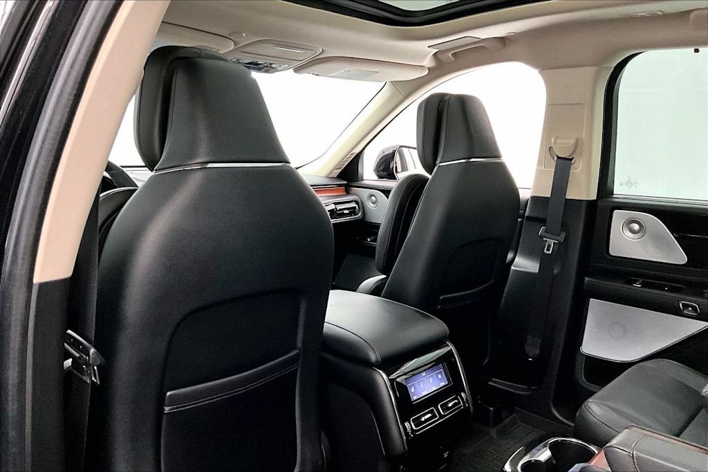 Thumbnail: 2023 Lincoln Aviator - 13