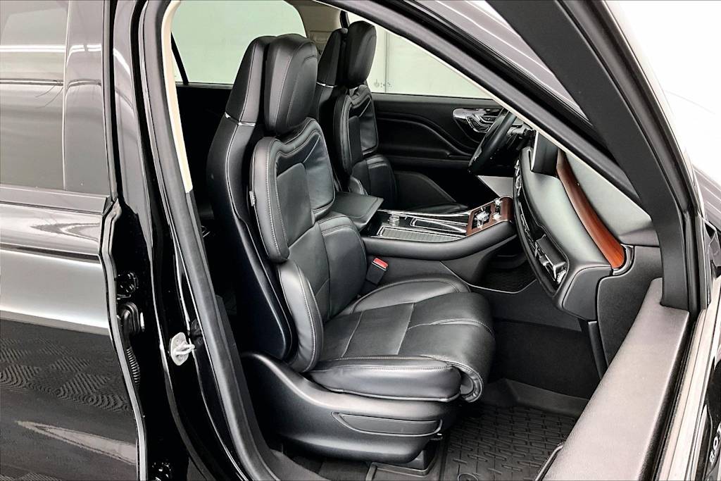 Thumbnail: 2023 Lincoln Aviator - 12