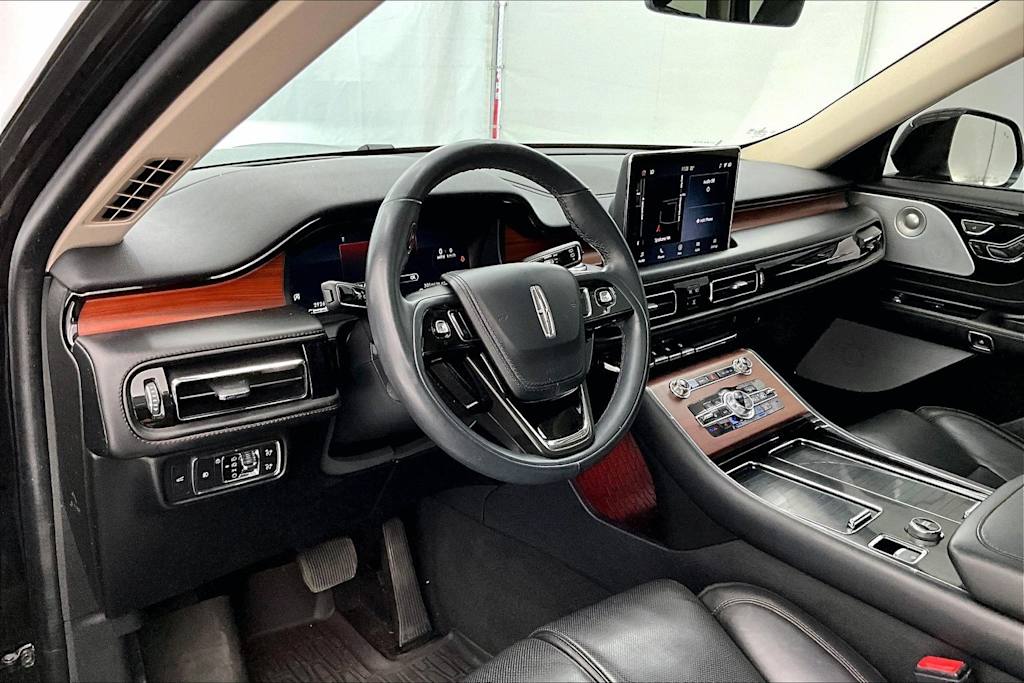 Thumbnail: 2023 Lincoln Aviator - 2