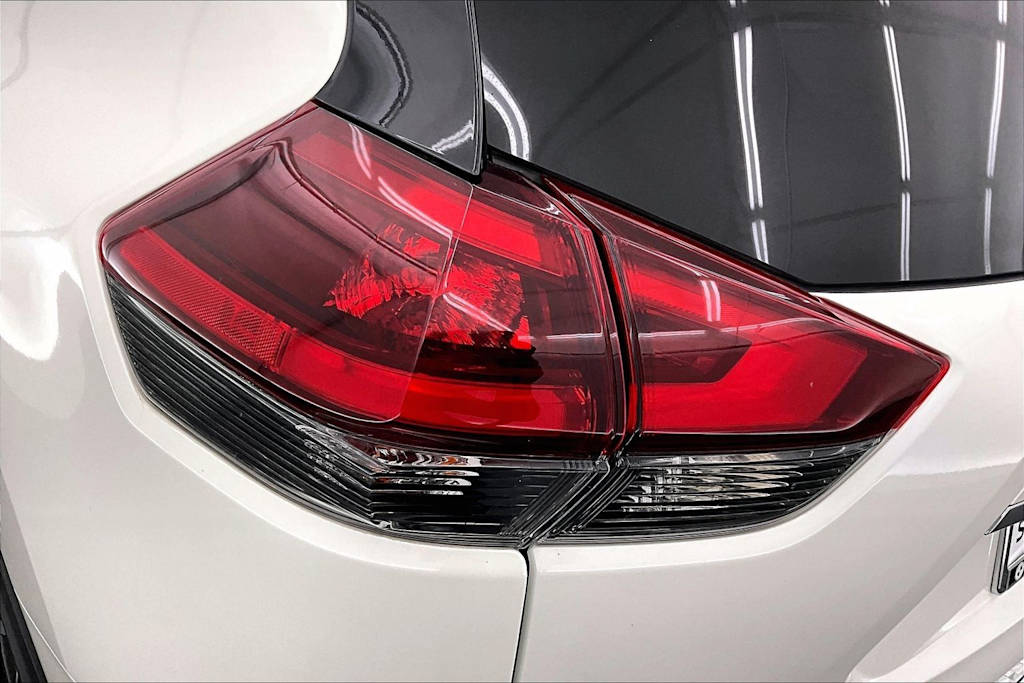 Thumbnail: 2020 Nissan Rogue - 32