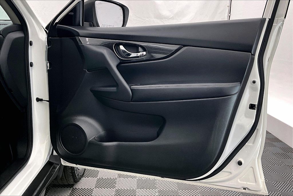 Thumbnail: 2020 Nissan Rogue - 28