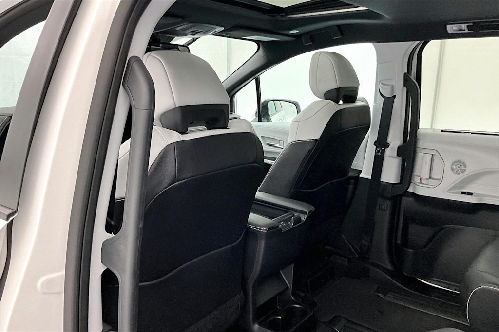 Thumbnail: 2025 Toyota Sienna - 12