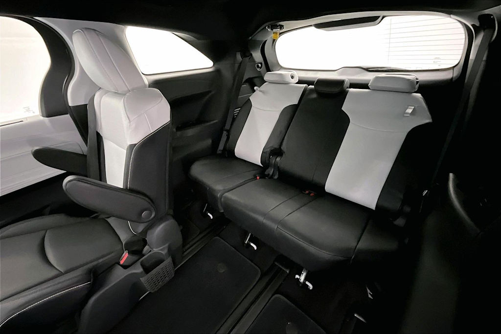 Thumbnail: 2025 Toyota Sienna - 13