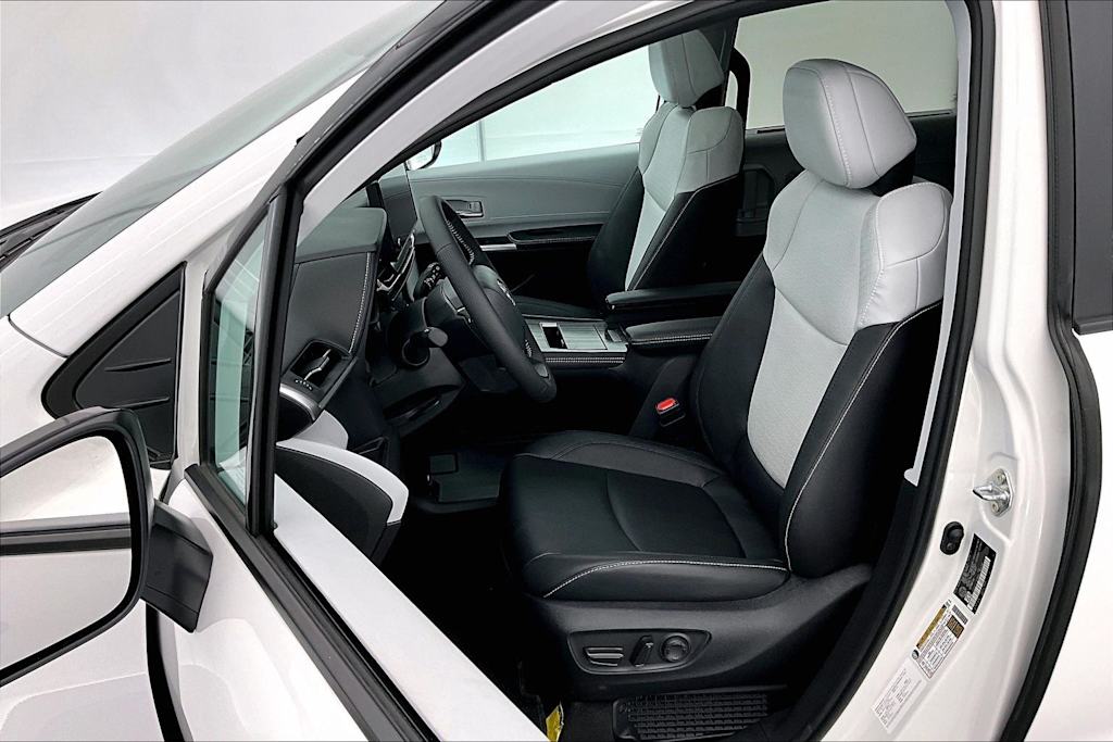 Thumbnail: 2025 Toyota Sienna - 11